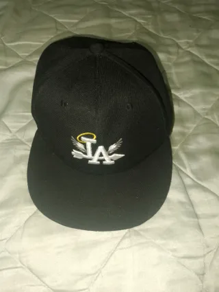 Gorra LA con halo y alas