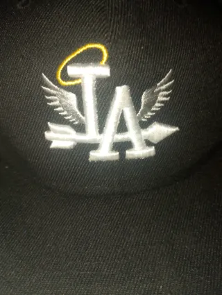 Gorra LA con halo y alas