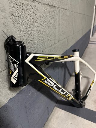 Cuadro Scott Scale 35 carbono 990g