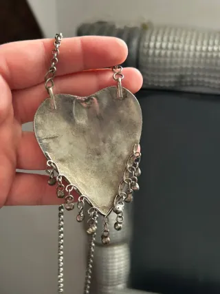 Collar con colgante corazon con piedras baño plata