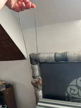 Collar con colgante corazon con piedras baño plata