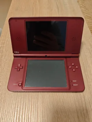 Nintendo DSi XL Cereza