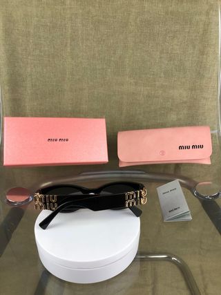 Occhiali da sole Miu Miu neri e dorati