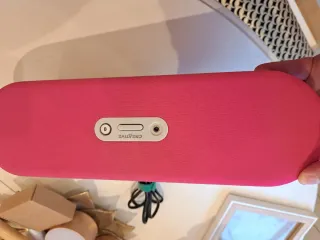 Altavoz Bluetooth Creative Rosa y Blanco