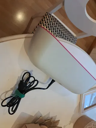 Altavoz Bluetooth Creative Rosa y Blanco