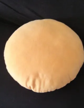 Cojín emoji guiñando ojo