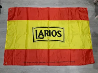 Bandera España y bufandas fútbol Valencia Milan