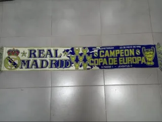 Bandera España y bufandas fútbol Valencia Milan