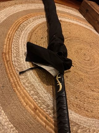 Katana Negra con Tsuba Decorada