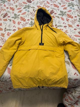 Chaqueta amarilla Pullandbear