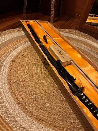 Katana en caja de madera
