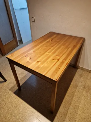 Mesa de Comedor de Madera