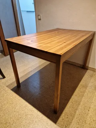 Mesa de Comedor de Madera