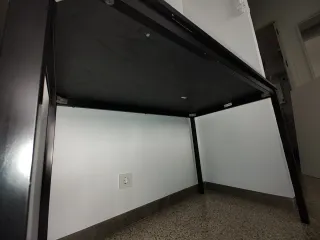 Mesa negra moderna