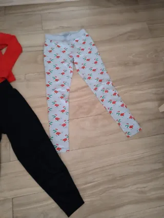 Conjunto Sudadera Roja y Pantalón Negro