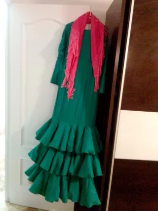 Traje de Gitana Verde con Fucsia