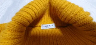 Jersey lana cuello alto amarillo mostaza