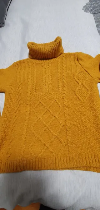 Jersey lana cuello alto amarillo mostaza