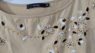 Camiseta Cortefiel beige o Blusa Fuego Rosa