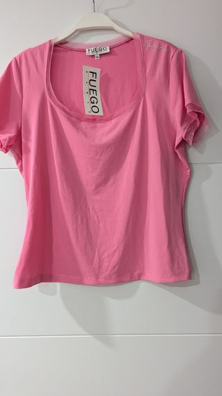 Camiseta Cortefiel beige o Blusa Fuego Rosa