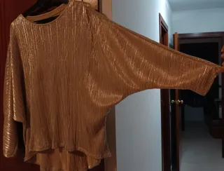 Camiseta Fiesta Dorada Talla Única. Lavar a mano