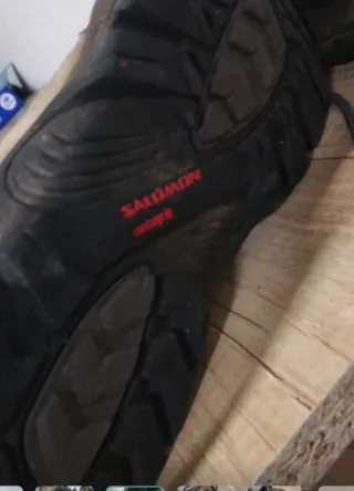 Zapatos de senderismo marrones y negros