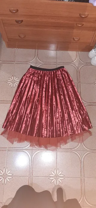 Falda plisada marron y naranja