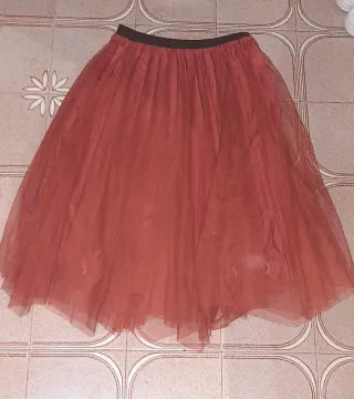 Falda plisada marron y naranja