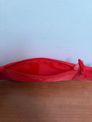 Monedero de muñeca rojo