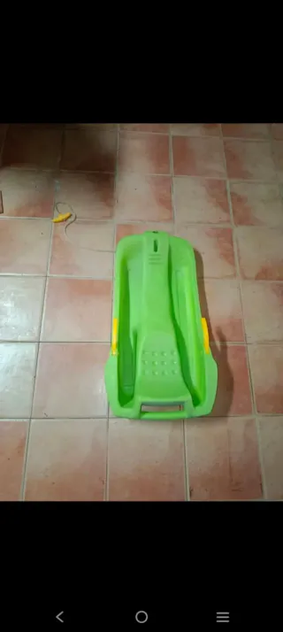 Trineo verde para nieve