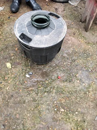 Tina de plástico negra