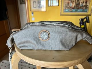 Riñonera Kipling plateada