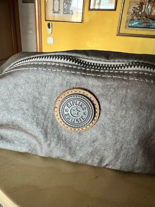 Riñonera Kipling plateada