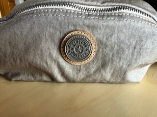 Riñonera Kipling plateada