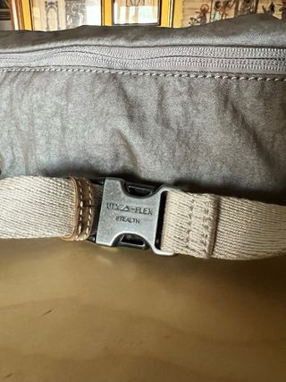 Riñonera Kipling plateada