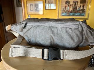 Riñonera Kipling plateada