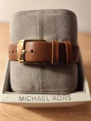 Reloj Michael Kors Correa Marrón y Detalles Dorado
