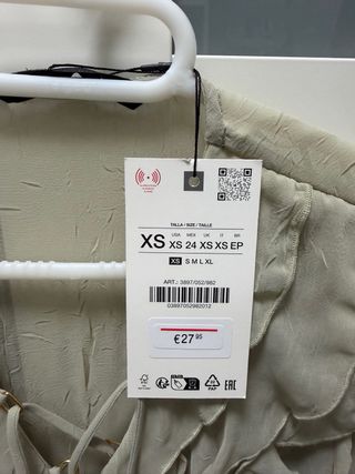 Camisa beige con volantes