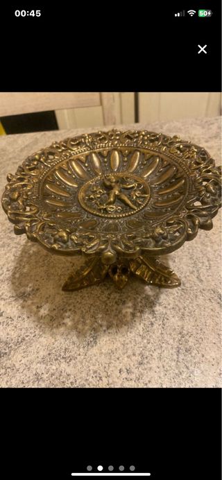 Centro tavola in ottone decorato