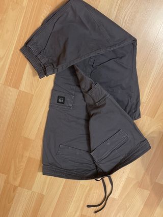 Pantalón PULL&BEAR gris goma cintura y tobillo