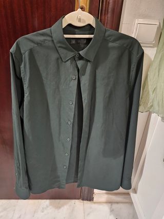 Camisa verde manga larga elástica estructura slim