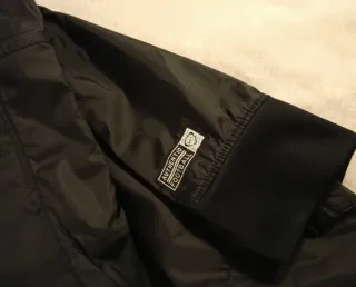 Nike Giacca Nera con Dettagli Fluo – Uomo Taglia M