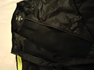 Nike Giacca Nera con Dettagli Fluo – Uomo Taglia M