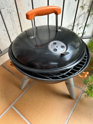 Barbacoa Negra con Asa Naranja