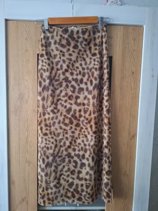 Falda midi Zara leopardo