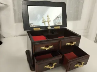 Joyero de madera con espejo y cajones