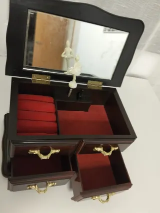 Joyero de madera con espejo y cajones