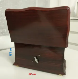 Joyero de madera con espejo y cajones