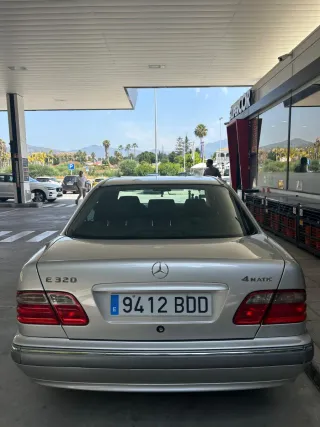 Mercedes-Benz E320 2001