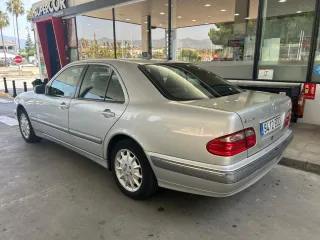 Mercedes-Benz E320 2001